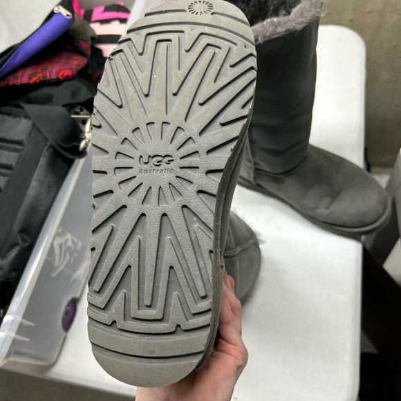 Grey sz 9 Ugg boots ! Winter is coming ! - Picture 3 of 3
